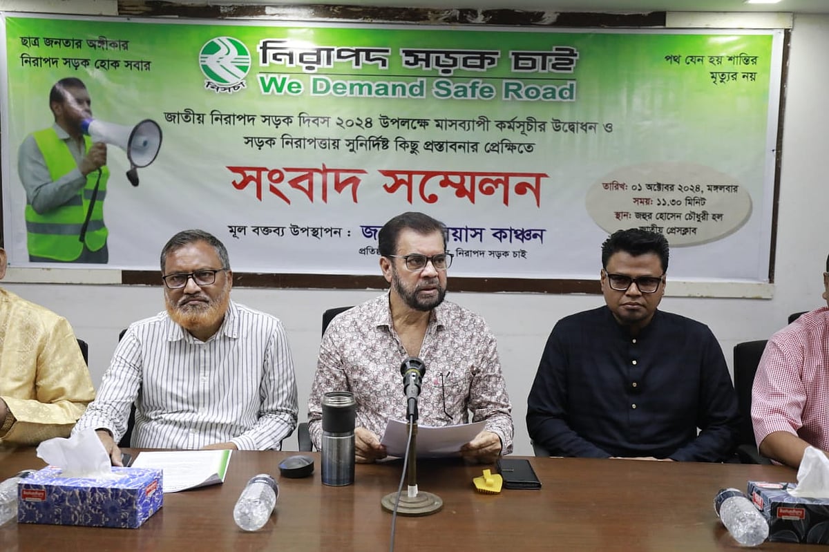 নিরাপদ সড়ক চাই (নিসচা) আয়োজিত সংবাদ সম্মেলনে সংগঠনের চেয়ারম্যান ইলিয়াস কাঞ্চন। আজ মঙ্গলবার রাজধানীর জাতীয় প্রেসক্লাবে