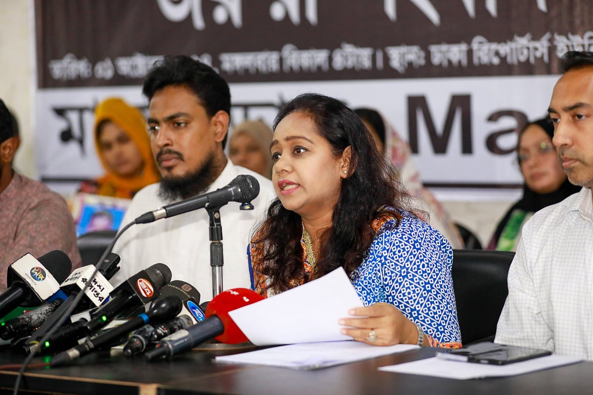 গুমের শিকার বিএনপি নেতা সাজেদুল ইসলামের ভাই সাইফুল ইসলামকে (শ্যামল) তুলে নেওয়ার ঘটনার বিচার দাবি করে ‘মায়ের ডাক’-এর সংবাদ সম্মেলন। আজ সোমবার ডিআরইউ কার্যালয়ে