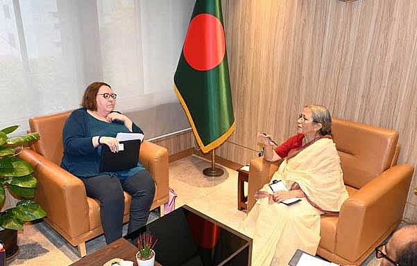 যুক্তরাষ্ট্রের চার্জ দ্য অ্যাফেয়ার্স হেলেন লাফেভ গতকাল সোমবার সচিবালয়ে মৎস্য ও প্রাণিসম্পদ উপদেষ্টা ফরিদা আখতারের সঙ্গে সাক্ষাৎ করেন