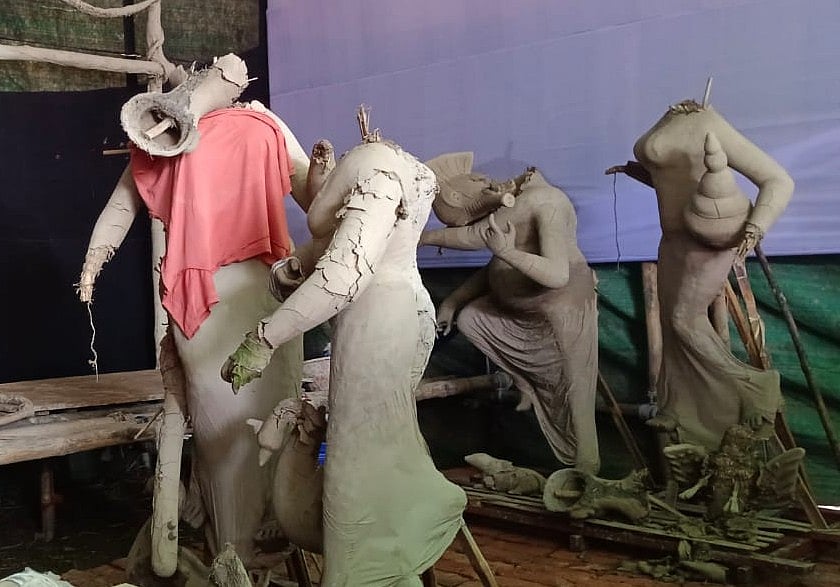 কিশোরগঞ্জের শ্রীশ্রী জিউর আখড়ায় দুর্গাপূজার ৭টি প্রতিমা ভাঙচুর করেছে দৃর্বৃত্তরা। বৃহস্পতিবার সকালে জেলা শহরের মণিপুরঘাট রোডে