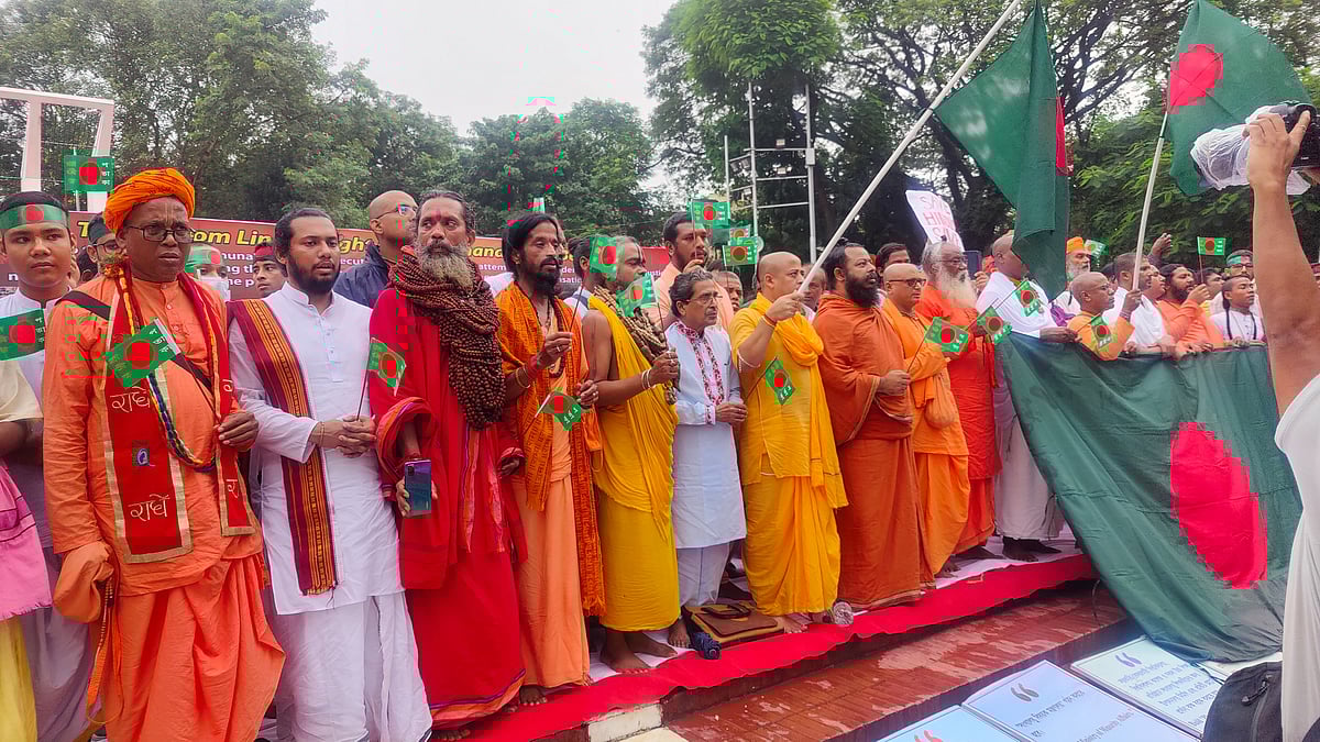 সংখ্যালঘুদের অধিকার ও নিরাপত্তা প্রতিষ্ঠায় অন্তর্বর্তী সরকারের কাছে দেওয়া আট দফা দাবি বাস্তবায়নের লক্ষ্যে আজ শুক্রবার রাজধানীর কেন্দ্রীয় শহীদ মিনারে গণ-সমাবেশ করে বাংলাদেশ সম্মিলিত সংখ্যালঘু জোট