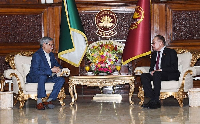 রাষ্ট্রপতি মো. সাহাবুদ্দিনের সঙ্গে শুক্রবার বঙ্গভবনে সৌজন্য সাক্ষাৎ করেন সফররত মালয়েশিয়ার প্রধানমন্ত্রী আনোয়ার ইব্রাহিম