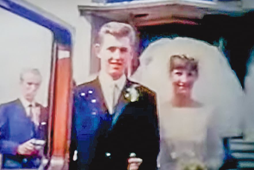 আইলিন টার্নবুল ও বিল টার্নবুলের বিয়ের এই স্থিরচিত্র ফেসবুকে পোস্ট করা হয়েছিল