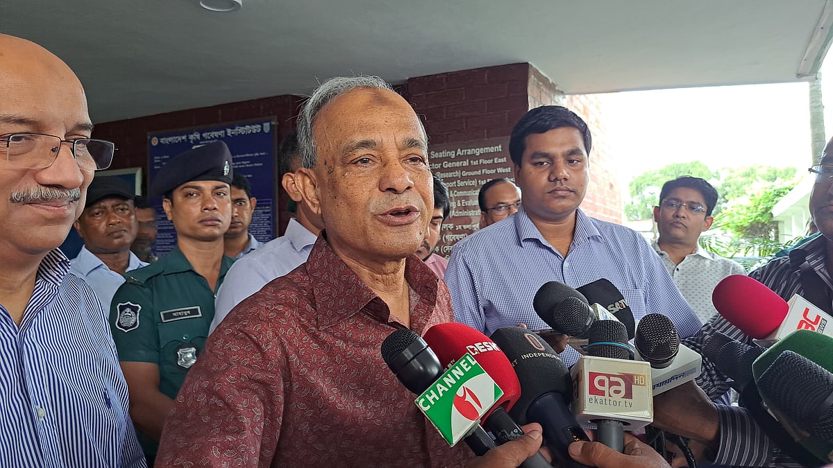 গাজীপুরের বাংলাদেশ কৃষি গবেষণা ইনস্টিটিউট পরিদর্শন শেষে স্বরাষ্ট্র ও কৃষি উপদেষ্টা জাহাঙ্গীর আলম চৌধুরী আজ মঙ্গলবার সকালে সাংবাদিকদের সঙ্গে কথা বলেন