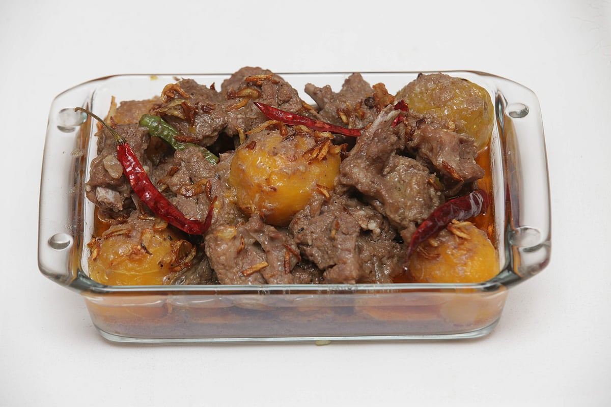 আমড়ায় খাসির মাংস