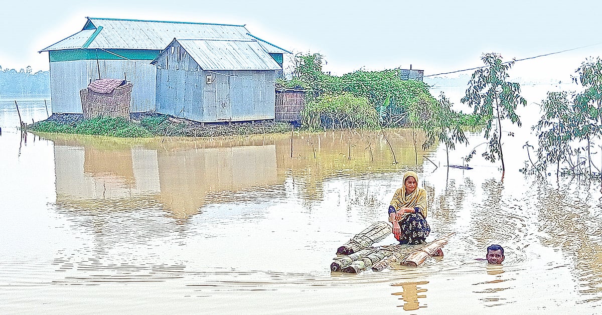 শেরপুরের নালিতাবাড়ীতে বন্যার পানিতে ক্ষতিগ্রস্ত বাড়িঘরের খোঁজখবর শেষে ভেলায় ও সাঁতরে আশ৶য়কেন্দ্রে ফিরছেন এক দম্পতি। গতকাল দুপুরে বাথুয়াকান্দা গ্রামে