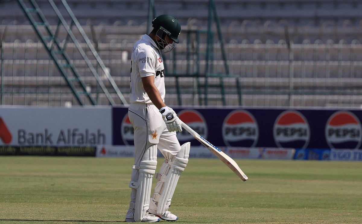 আউট হয়ে মাথা নিচু করে ফিরছেন সালমান আগা, যেভাবে ফিরেছেন তাঁর সতীর্থরাও