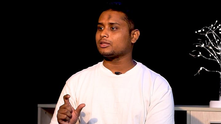 সংস্কার নিয়ে রাজনৈতিক দলগুলোর সঙ্গে জাতীয় ঐকমত্য কমিশনের আলোচনা শেষে সাংবাদিকদের সঙ্গে কথা বলেন জাতীয় নাগরিক পার্টির (এনসিপি) দক্ষিণাঞ্চলের মুখ্য সংগঠক হাসনাত আবদুল্লাহ। আজ বৃহস্পতিবার রাজধানীর ফরেন সার্ভিস একাডেমিতে