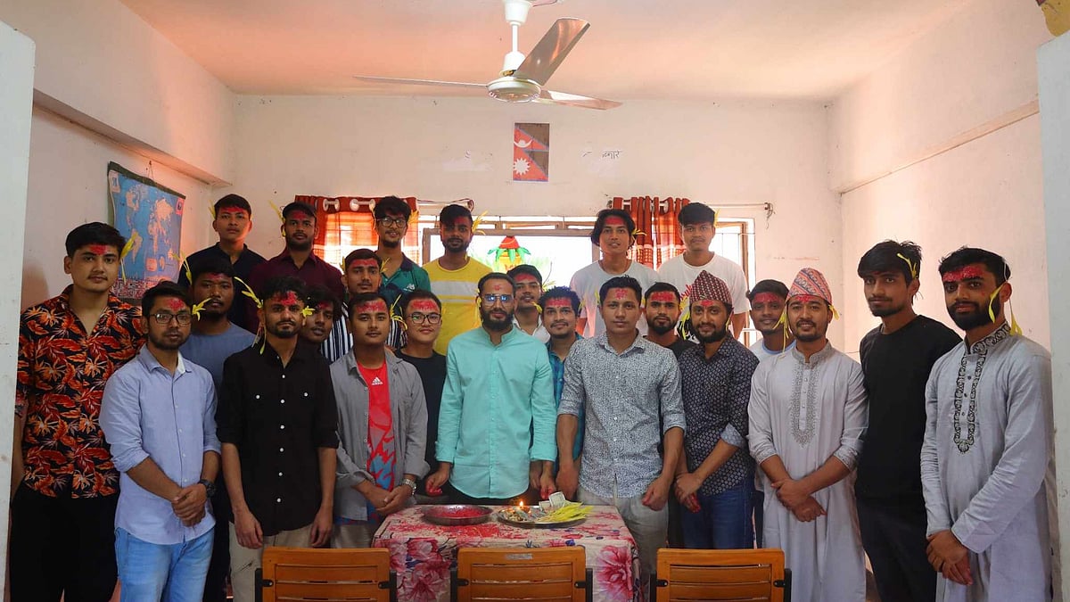 নেপালি শিক্ষার্থীরা বাংলাদেশে পূজা উদ্যাপন করেন নিজেদের মতো করে