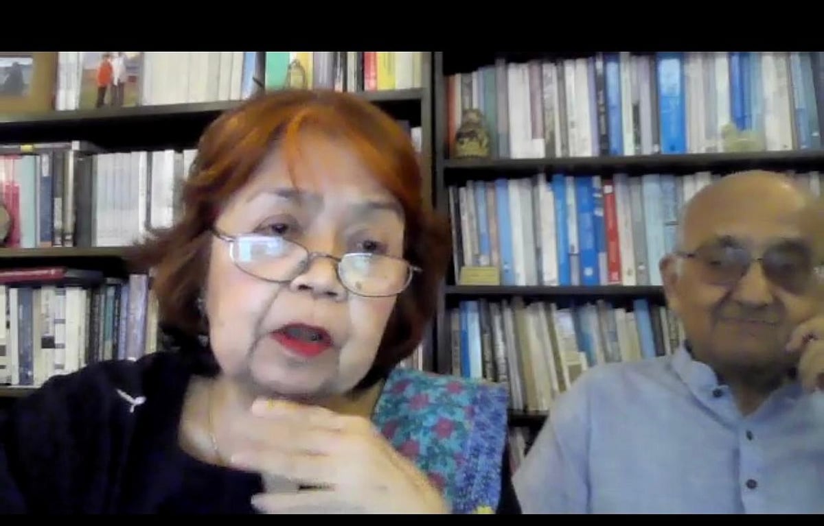 বিশিষ্ট অর্থনীতিবিদ রেহমান সোবহান (ডানে) ও রাষ্ট্রবিজ্ঞানী ও সিপিডির ডিস্টিংগুইশড ফেলো রওনক জাহান (বাঁয়ে)