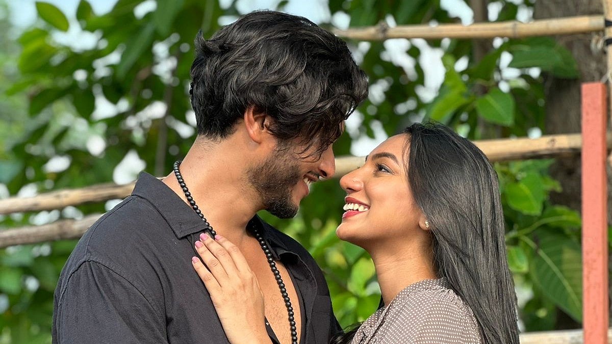 ‘তুমি আমি আমি তুমি’ নাটকের শুটিংয়ে আরশ খান ও সুনেরাহ বিনতে কামাল। ছবি: অভিনেত্রীর সৌজন্যে