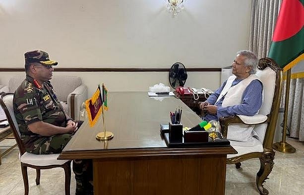 প্রধান উপদেষ্টা ড. মুহাম্মদ ইউনূসের সঙ্গে সৌজন্য সাক্ষাৎ করেছেন সেনাবাহিনী প্রধান জেনারেল ওয়াকার-উজ-জামান। ঢাকা, ১৩ অক্টোবর