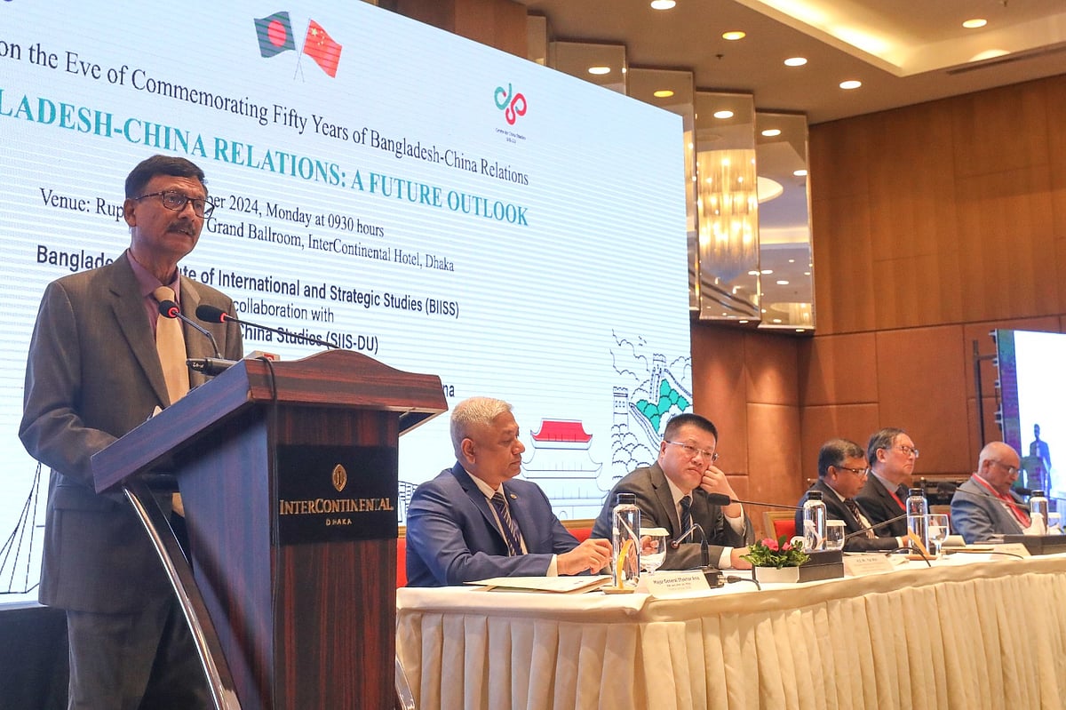 বাংলাদেশ–চীন সম্পর্কের ভবিষ্যৎ নিয়ে সেমিনারে বক্তারা। হোটেল ইন্টারকন্টিনেন্টাল, ঢাকা, ১৪ অক্টোবর