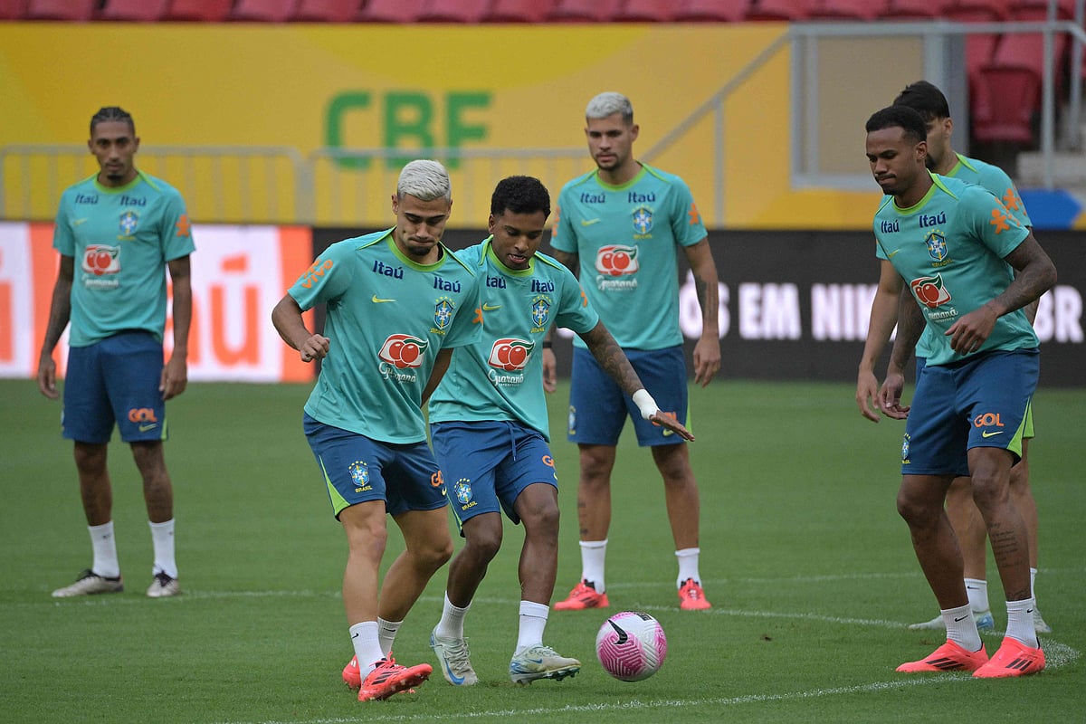 মানে গারিঞ্চা স্টেডিয়ামে ব্রাজিল দলের অনুশীলন