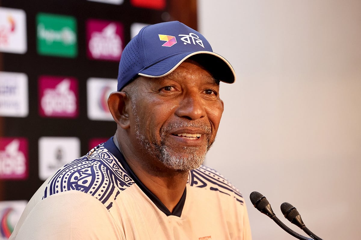 বাংলাদেশের অন্তর্বর্তীকালীন প্রধান কোচ ফিল সিমন্স