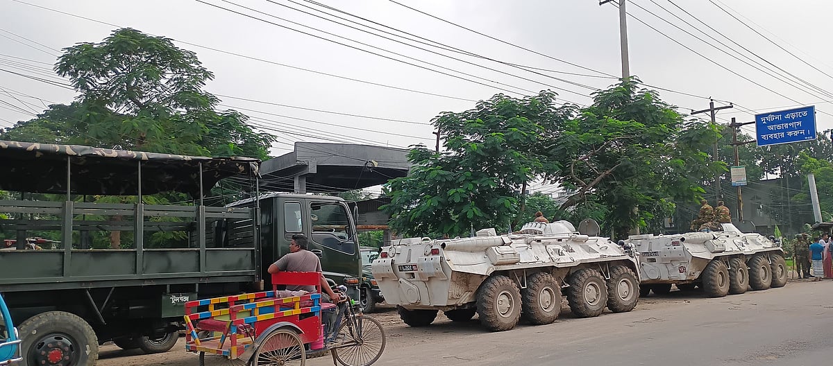 বেক্সিমকো কারখানার শ্রমিকদের বিক্ষোভ থামাতে আসেন সেনাবাহিনীর সদস্যরা। এ জন্য প্রস্তুত রাখা হয় সাঁজোয়া যান। আজ শনিবার সকাল সাড়ে ১০টার দিকে গাজীপুর মহানগরীর চক্রবর্তী এলাকায়