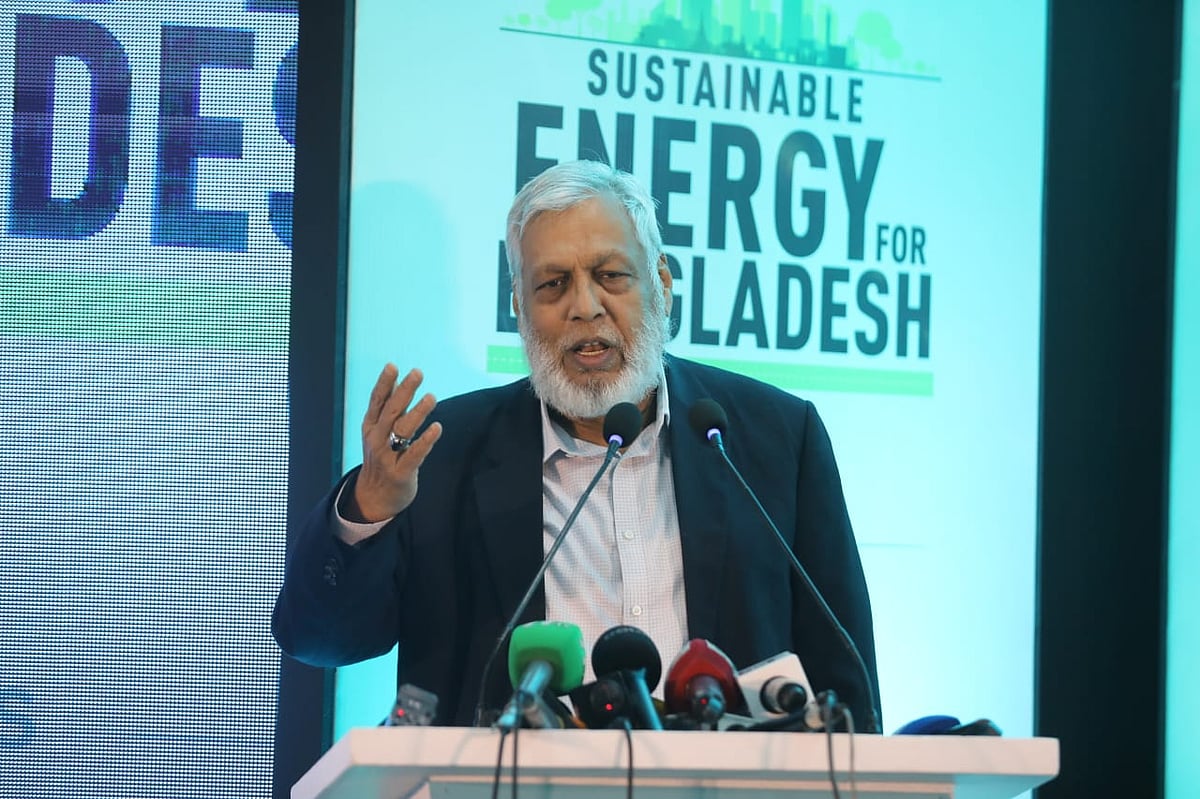 সাসটেইনেবল এনার্জি ফর বাংলাদেশ নিয়ে সেমিনারে বক্তব্য দেন বিদ্যুৎ ও জ্বালানি উপদেষ্টা ফাওজুল কবির খান। ২০ অক্টোবর, ঢাকা