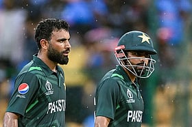 বাবরের বাদ পড়ার অপেক্ষায় ফখর