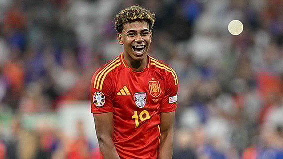 বার্সেলোর স্প্যানিশ উইঙ্গার লামিনে ইয়ামাল