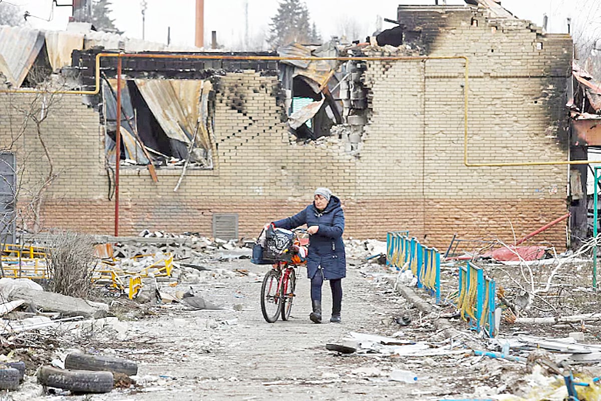 রাশিয়ার হামলায় ইউক্রেনের বিরাট একটা অংশ ধ্বংসস্তূপে পরিণত হয়েছে