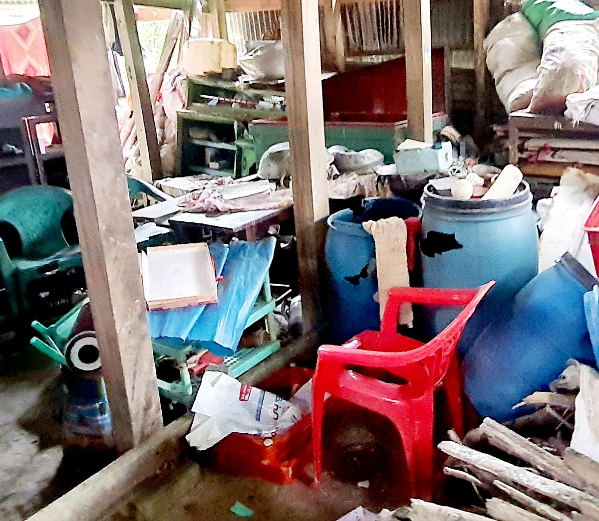 সরকার পতনের পর ৬ আগস্ট পাথরঘাটার কাঠালতলী গ্রামের বিশ্বজিৎ হালদারের বসতঘরে হামলা ও ভাঙচুর করা হয়। ২১ আগস্ট তোলা