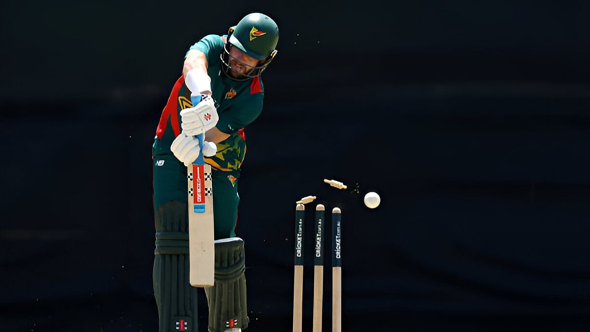 পশ্চিম অস্ট্রেলিয়ার ব্যাটসম্যারা আসা–যাওয়ার মিছিলে যোগ দিয়েছিলেন