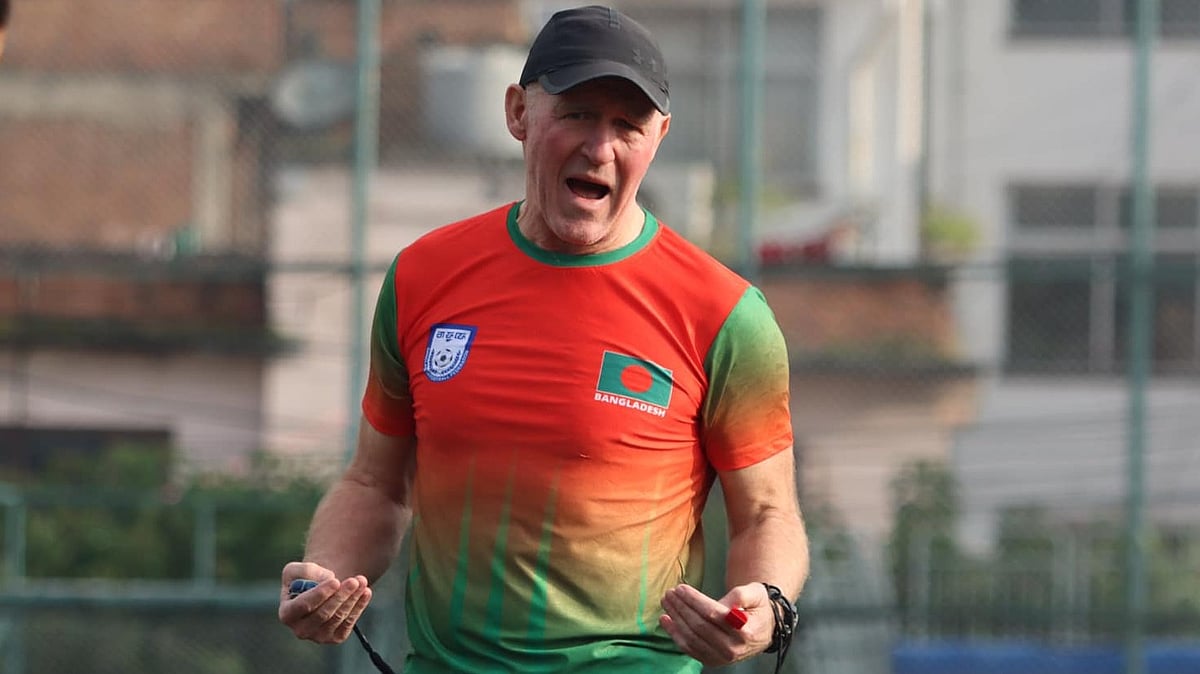 বাটলারকে রেখে দিতে চায় বাফুফে