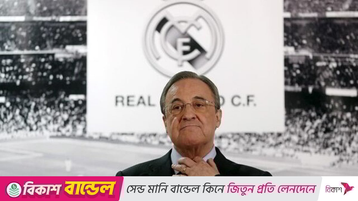 Kiyinish xonasida porno tomosha qilish Yosh rus siklari