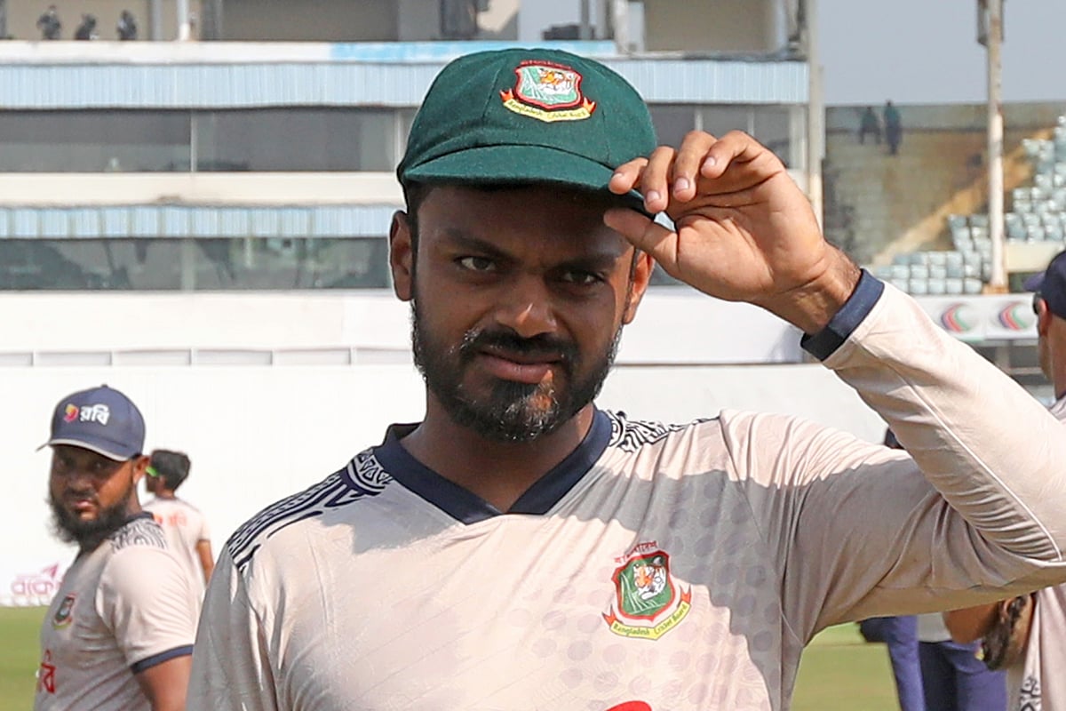 টেস্ট ক্যাপ মাথায় মাহিদুল ইসলাম। অস্ট্রেলিয়ায় চার দিনের ম্যাচে বাংলাদেশ ‘এ’ দলকে নেতৃত্ব দিয়েছেন তিনি।