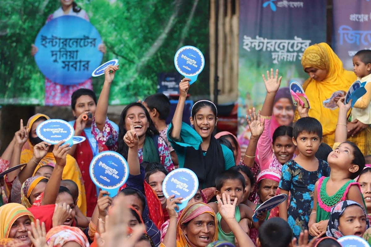 রংপুরের বদরগঞ্জে গ্রামীণ নারীদের নিয়ে গ্রামীণফোনের উদ্যোগে উঠান বৈঠকের আয়োজন করা হয়। রংপুর, ২৯ অক্টোবর