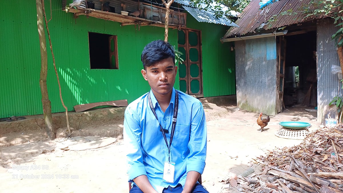 কুমিল্লার লালমাই উপজেলার বেলঘর উত্তর ইউনিয়নের পালপাড়া গ্রামে নিজ বাড়িতে চোখে গুলিবিদ্ধ মেহেদী হাসান