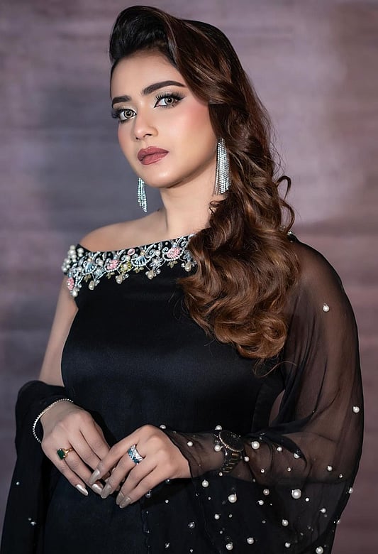 Ofis hojatxonasida jinsiy aloqani onlayn tomosha qiling Men ahmoq fohishaman