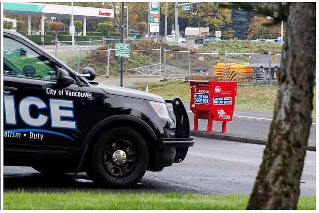যুক্তরাষ্ট্রে নির্বাচন ঘিরে সহিংসতার আশঙ্কায় নানান নিরাপত্তামূলক ব্যবস্থা গ্রহণ করেছে আইন প্রয়োগকারীরা