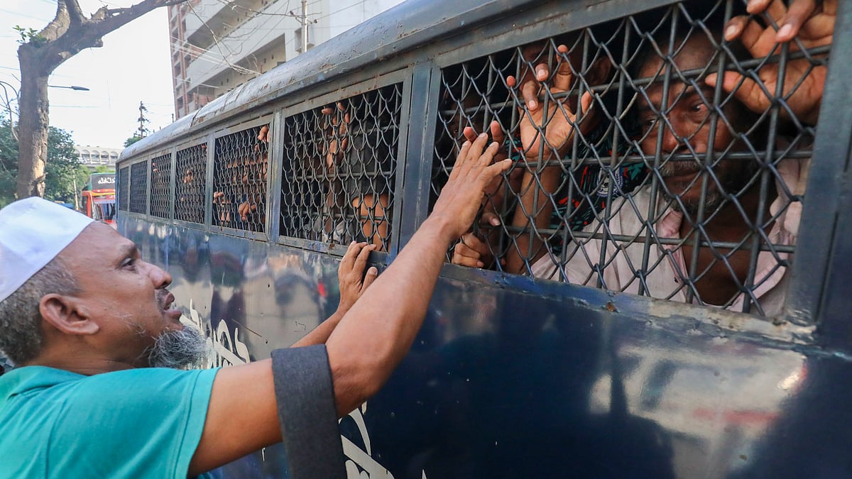 স্বৈরাচারী সরকার বিচার বিভাগকেও নিপীড়নের যন্ত্রে পরিণত করে। ২৫ জুলাই ২০২৪