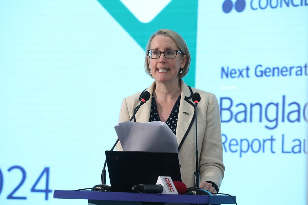 ব্রিটিশ হাইকমিশনার সারাহ কুক। ঢাকা বিশ্ববিদ্যালয় এলাকার ফুলার রোডে ব্রিটিশ কাউন্সিল মিলনায়তনে, ৬ নভেম্বর ২০২৪