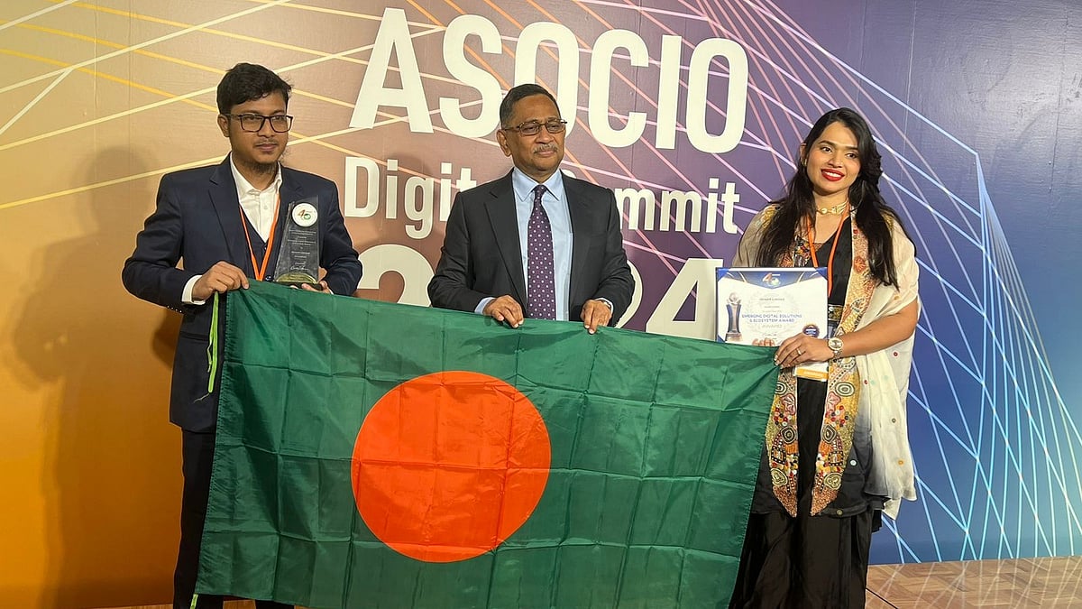 অ্যাসোসিও সম্মেলনে (বাঁ থেকে) নাজমুল হক, আবদুল্লাহ এইচ কাফি ও সামিয়া রহমান। আজ বৃহস্পতিবার টোকিওতে