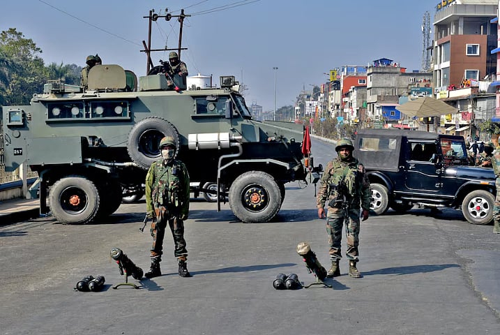 মণিপুরে নিরাপত্তাব্যবস্থা জোরদার করার পরও সহিংসতা থামছে না