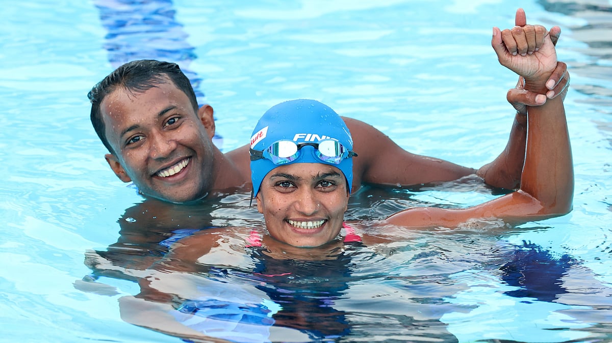 সাঁতারু দম্পতি আসিফ রেজা (বাঁয়ে) ও সোনিয়া আক্তার