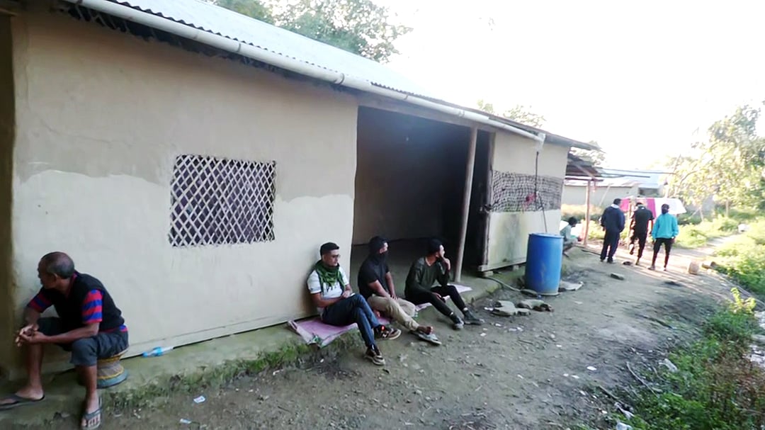 মণিপুরের জিরিবাম জেলার এই লিটানপোকপি গ্রামে সন্দেহভাজন ১১ কুকি জঙ্গি ‘বন্দুকযুদ্ধে’ নিহত হয়েছে বলে নিরাপত্তা বাহিনী দাবি করেছে। ১১ নভেম্বর