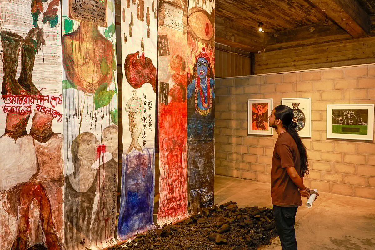 রাজধানীর বেঙ্গল ফাউন্ডেশনে শুক্রবার শুরু হয়েছে ‘বডি অ্যান্ড দ্য ম্যাপ’ প্রদর্শনী