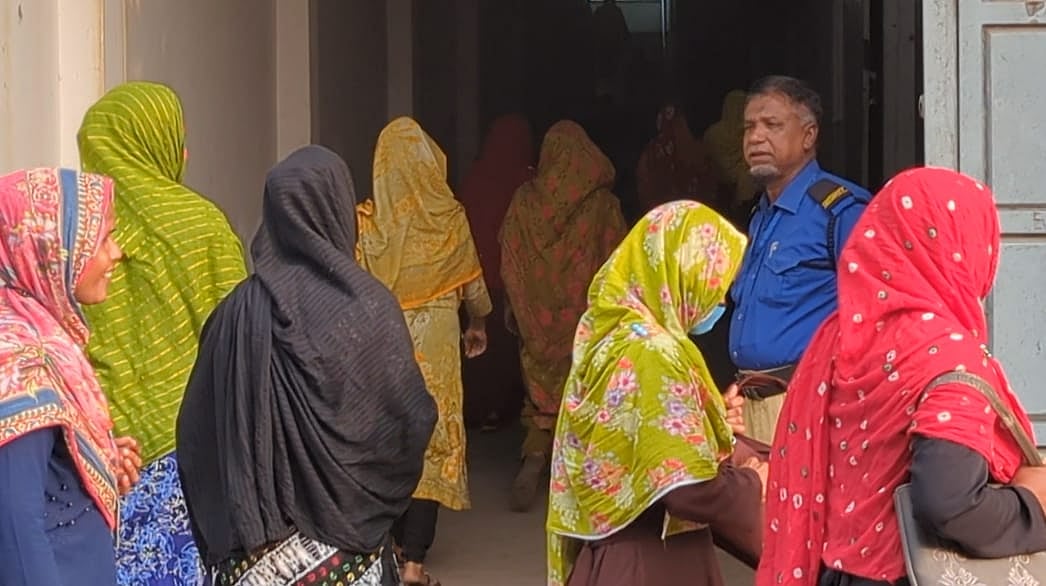 গাজীপুরের টিএনজেড কারখানা চালু হয়েছে। সকাল থেকেই শ্রমিকেরা কাজে যোগ দিয়েছেন। আজ শনিবার