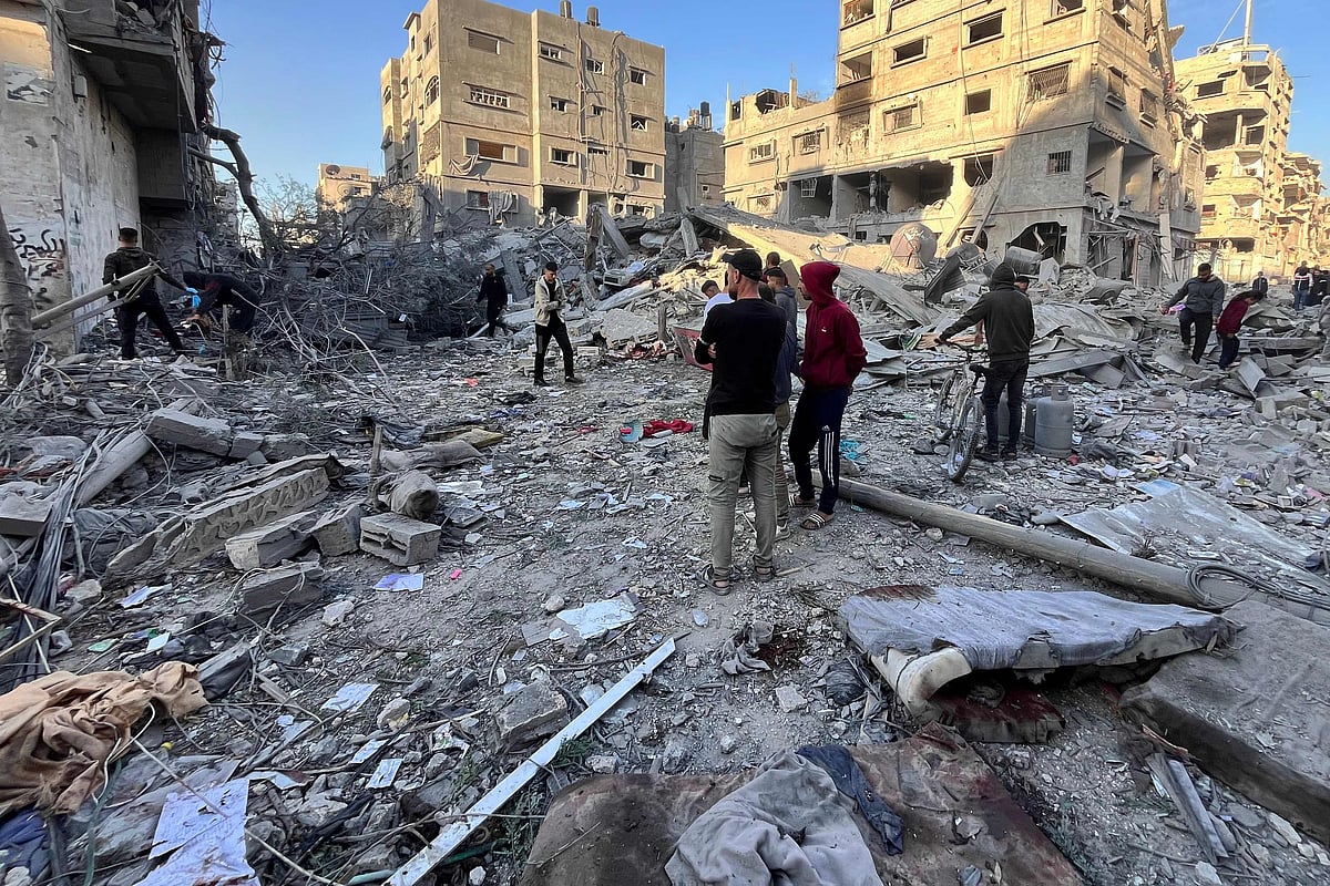 আজ রোবআর বেইত লাহিয়া এলাকার একটি ভবনে হামলা চালায় ইসরায়েলি বাহিনী