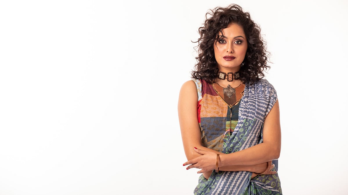 সাধারণ গয়নাতেই সাজে এসেছে অসাধারণ ভাব