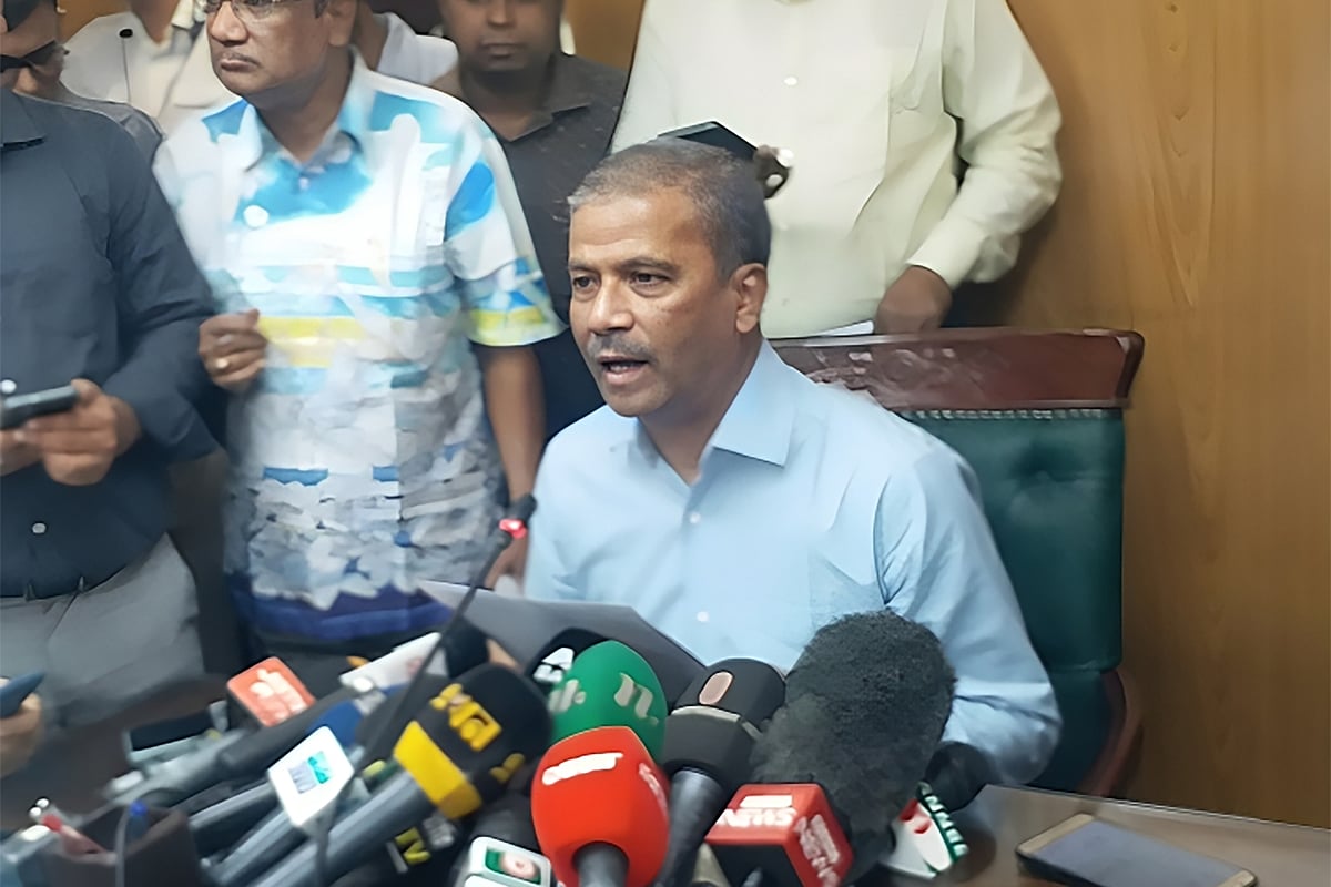 অন্তর্বর্তী সরকারের ১০০ দিন: আইন মন্ত্রণালয়ের কৈফিয়ত’ শীর্ষক এই সংবাদ সম্মেলনে আইন মন্ত্রণালয়ের বিগত ১০০ দিনের কর্মকাণ্ড তুলে ধরেন আইন উপদেষ্টা। আজ মঙ্গলবার সচিবালয়ে