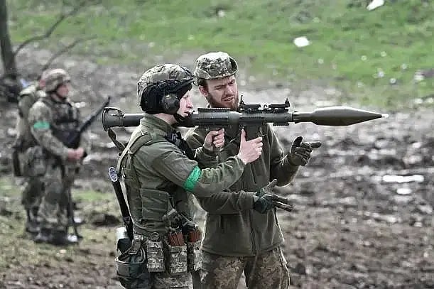 যুদ্ধক্ষেত্রে ইউক্রেনের সেনারা