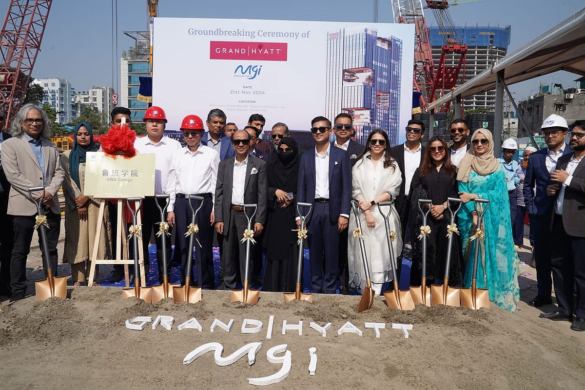 আন্তর্জাতিক মানের গ্র্যান্ড হায়াত হোটেলের ভিত্তিপ্রস্তর স্থাপন অনুষ্ঠানে এমজিআইয়ের চেয়ারম্যান মোস্তফা কামালসহ গ্রুপটির শীর্ষ ব্যক্তিরা।