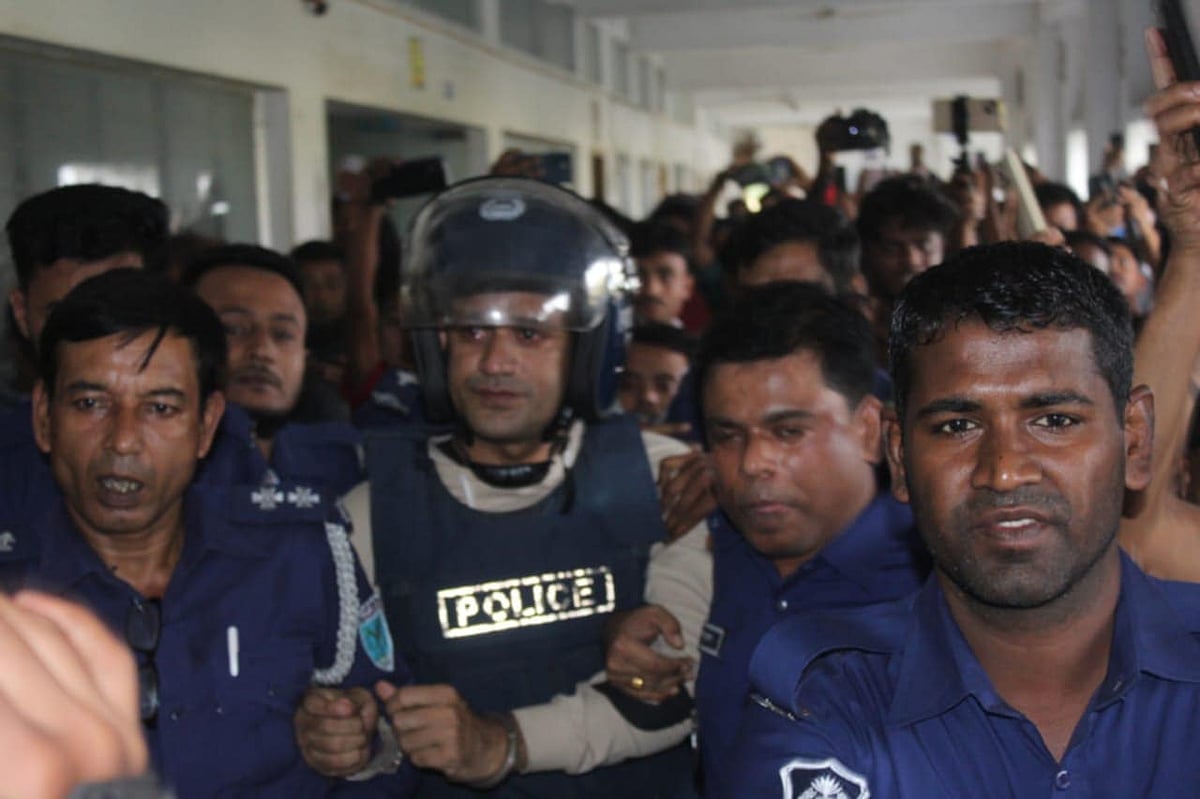 সৈয়দ সায়েদুল হককে বিশেষ নিরাপত্তার মধ্য দিয়ে আজ বৃহস্পতিবার দুপুরে হবিগঞ্জের আদালতে হাজির করা হয়