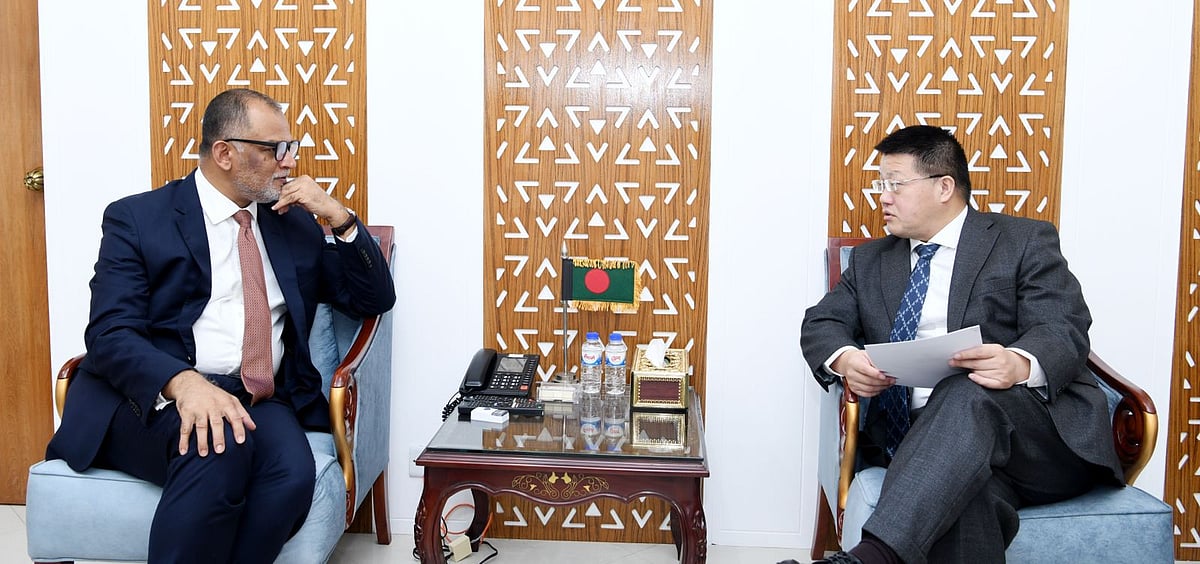 রোববার সচিবালয়ে বাণিজ্য উপদেষ্টা শেখ বশিরউদ্দীনের সঙ্গে সৌজন্য সাক্ষাৎ করেন চীনা রাষ্ট্রদূত ইয়াও ওয়েন