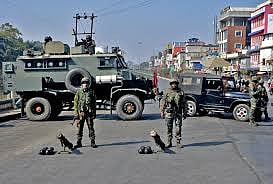 ভারতের মণিপুরে সতর্ক অবস্থায় ভারতীয় সেনাবাহিনী
