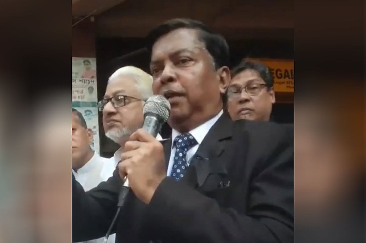 বাংলাদেশ জাতীয়তাবাদী আইনজীবী ফোরামের সমাবেশে বক্তব্য দেন জেলা আইনজীবী সমিতির সভাপতি নাজিম উদ্দিন চৌধুরী। আজ দুপুরে